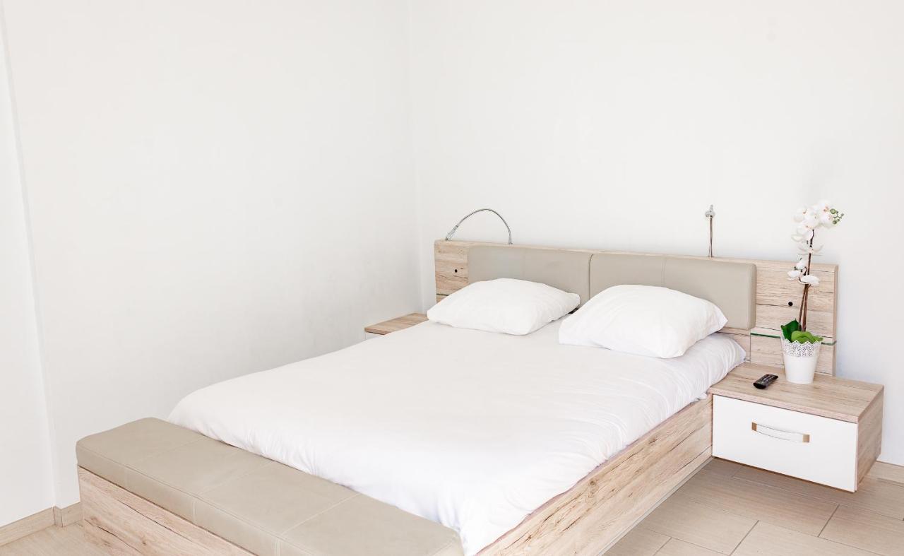 Hotel Et Appartements Reine D'Azur 罗克布吕讷-卡普马丹 外观 照片