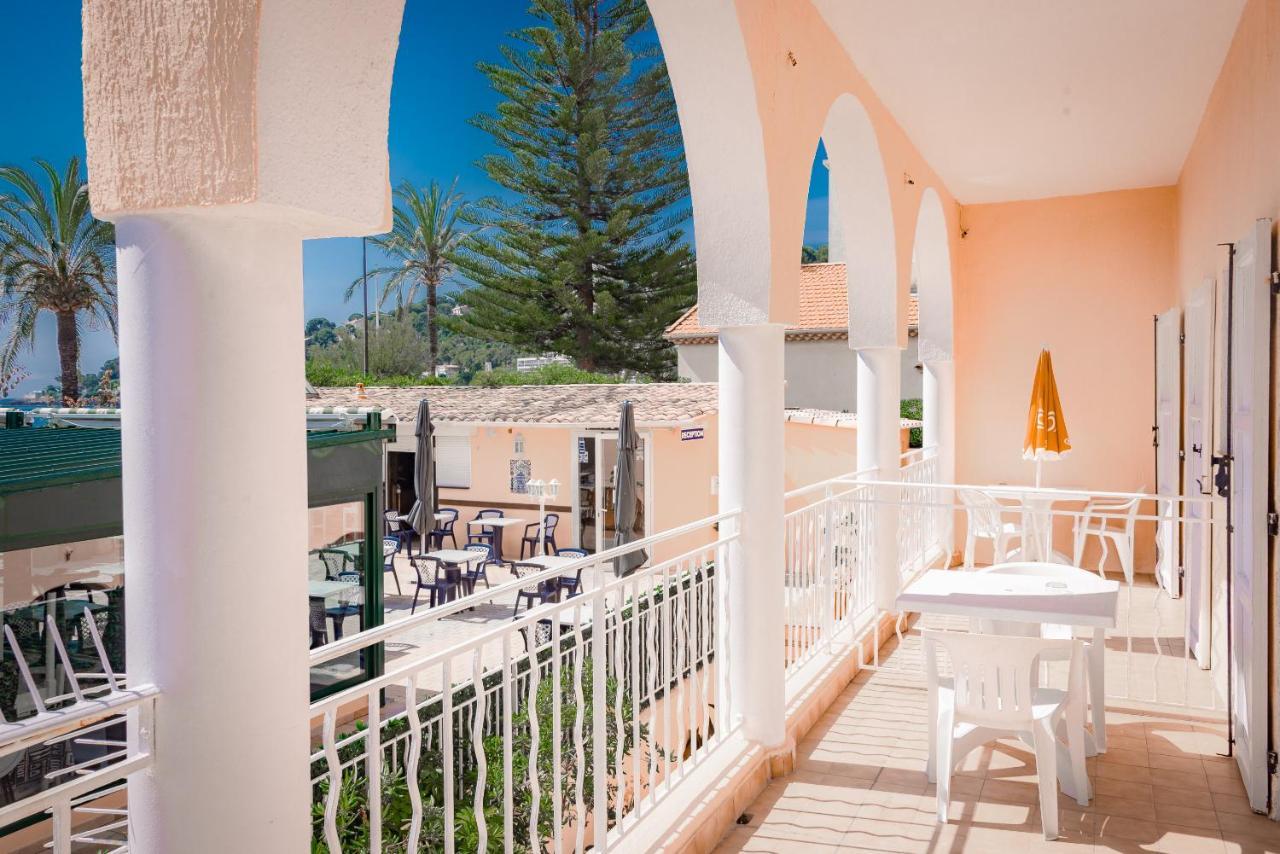 Hotel Et Appartements Reine D'Azur 罗克布吕讷-卡普马丹 外观 照片
