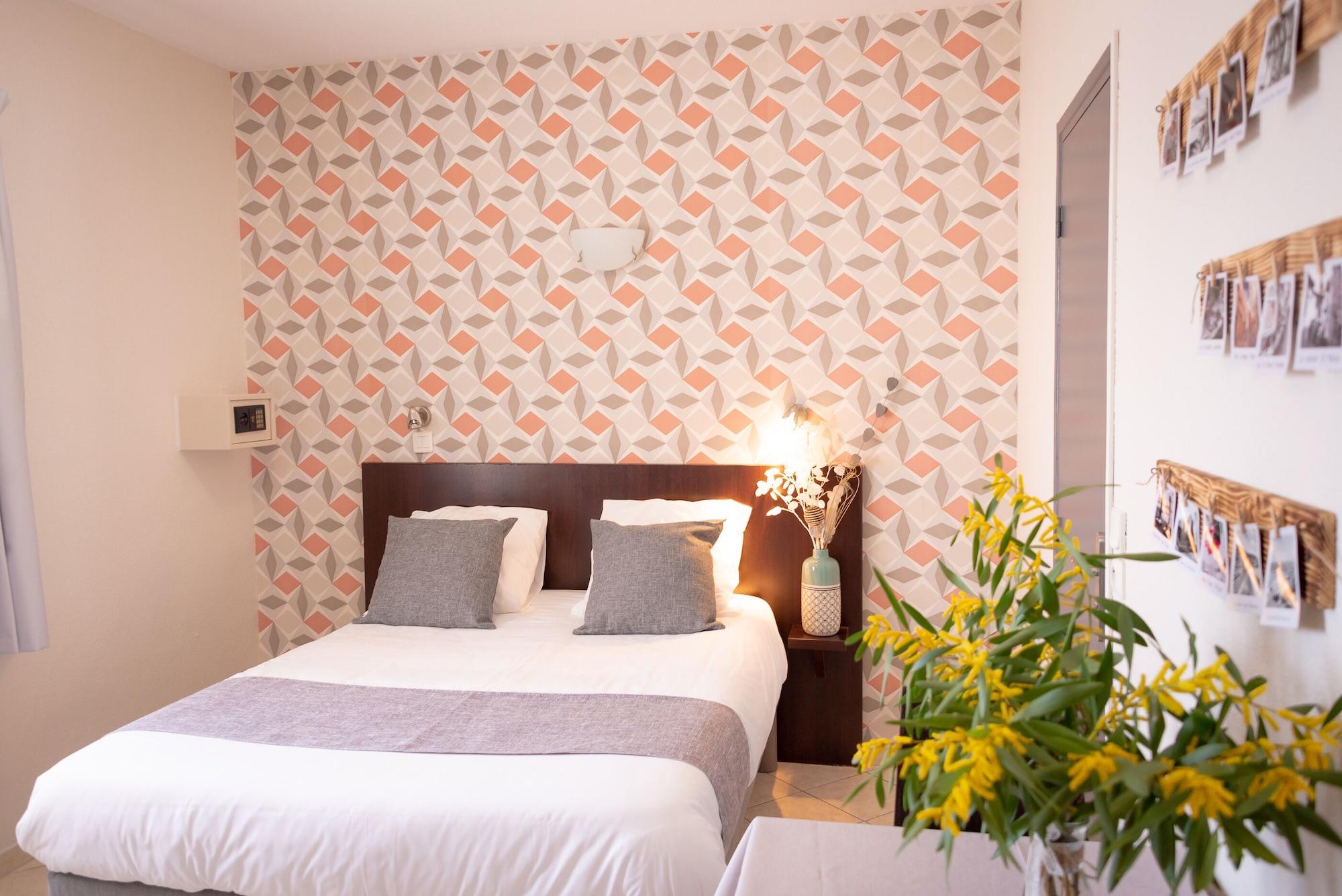Hotel Et Appartements Reine D'Azur 罗克布吕讷-卡普马丹 外观 照片