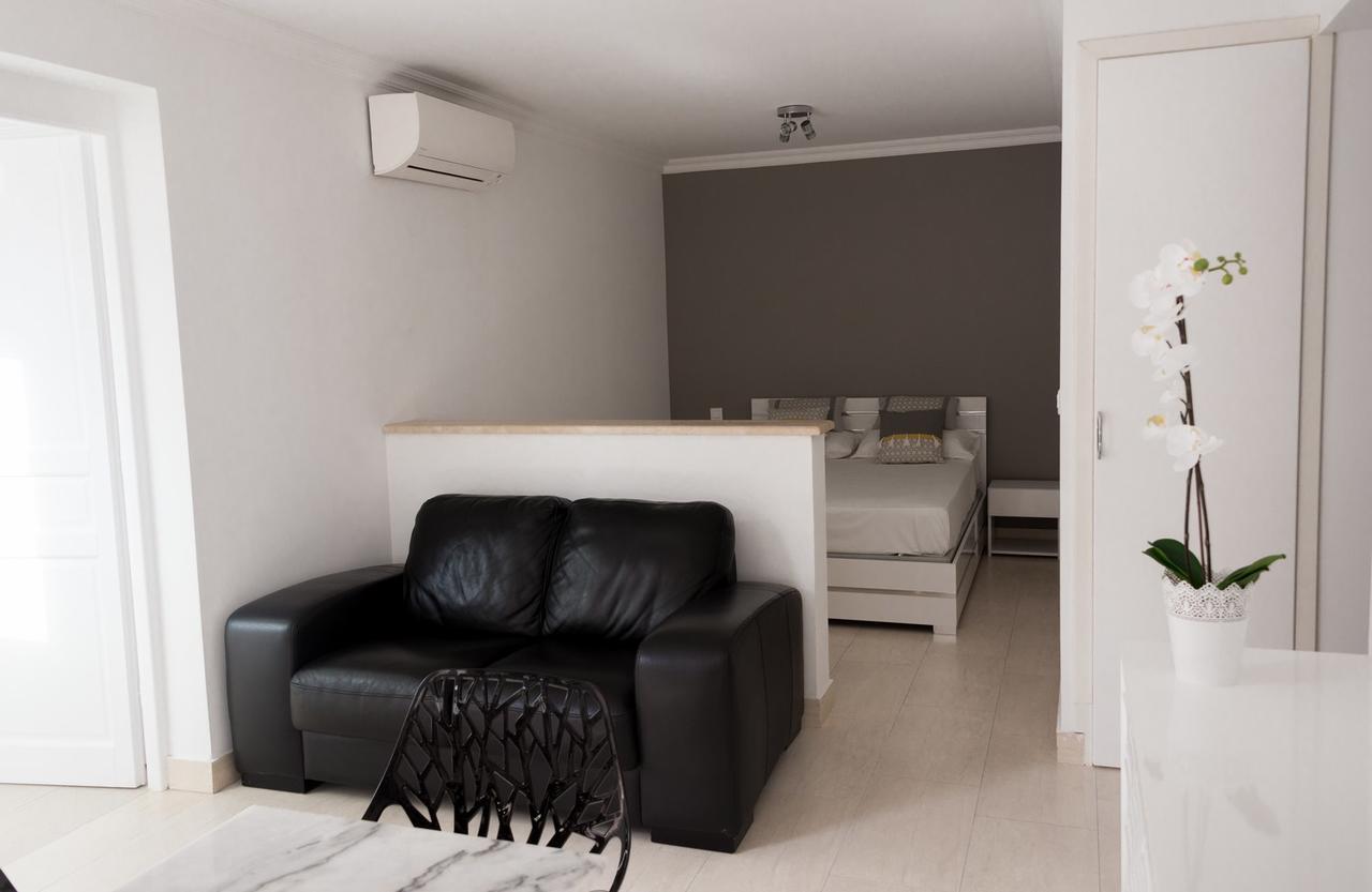 Hotel Et Appartements Reine D'Azur 罗克布吕讷-卡普马丹 外观 照片